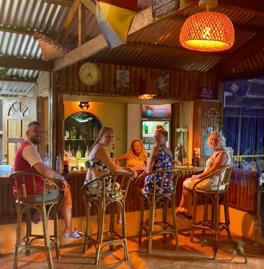 Blue Moon Cafe&guesthouse Puerto Princesa Extérieur photo