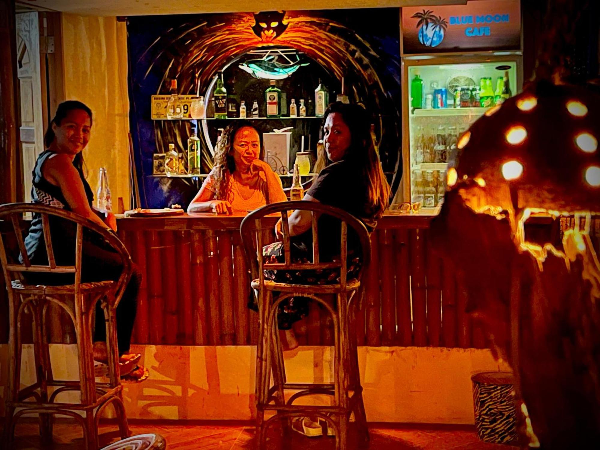 Blue Moon Cafe&guesthouse Puerto Princesa Extérieur photo
